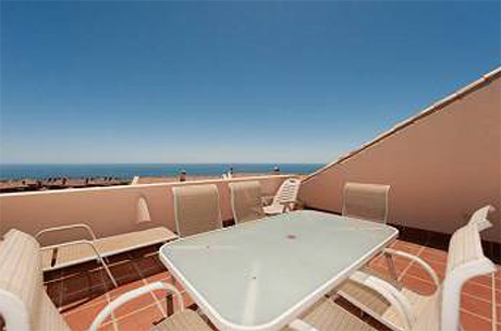 Penthouse til salg i Calahonda på Costa del Sol swimming pool